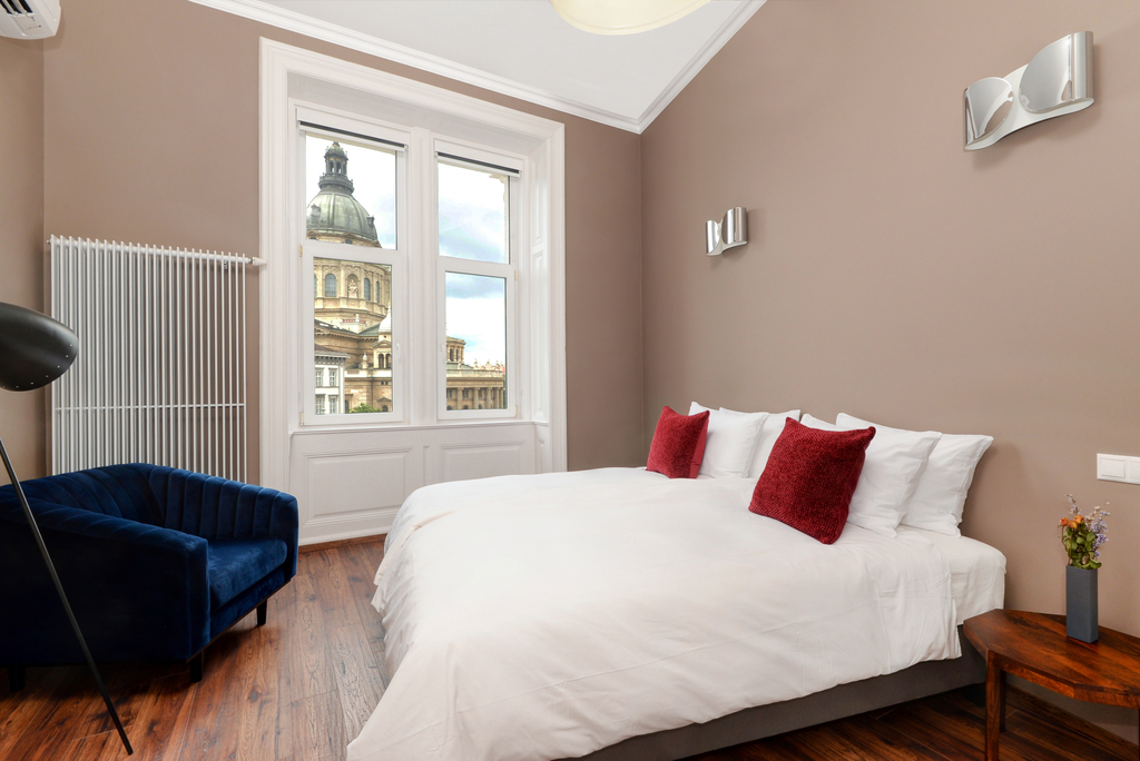 Luxury Italian-style apartment with Basilica view