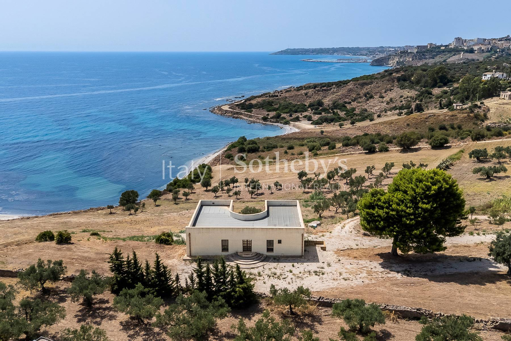 Exclusive Seaside Villa
