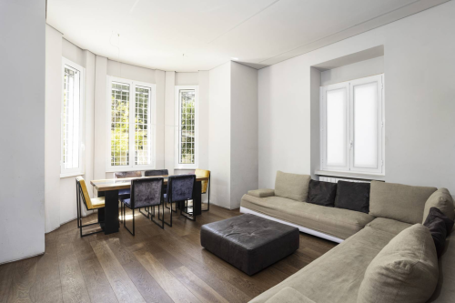 Elegant apartment with private garden 42847