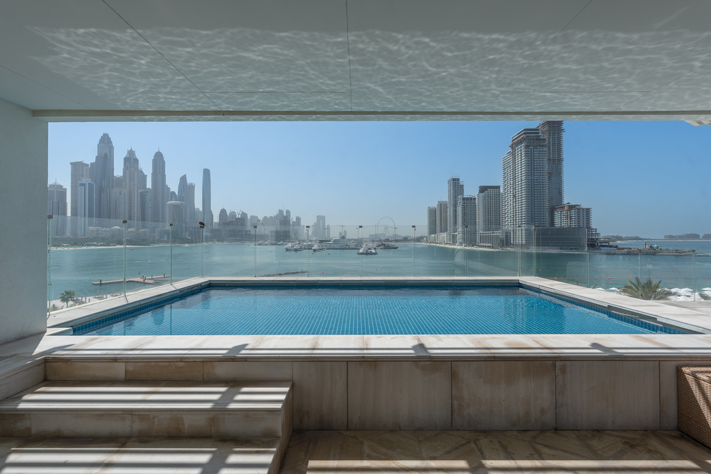 Изысканные апартаменты на первой линии в Palm Jumeirah, Дубай: роскошь и панорамные виды на море