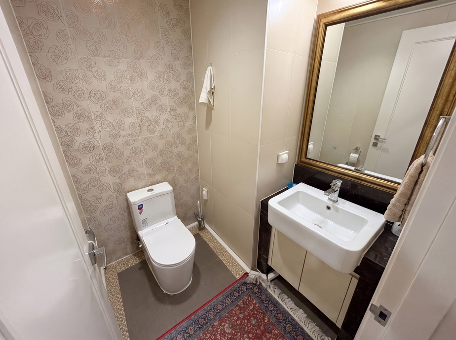 Two unique premium-class properties are available in the Apple Town residential complex.
