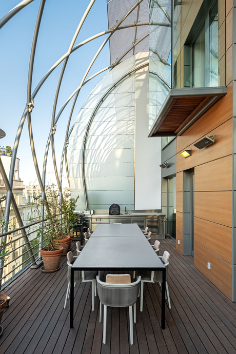 Exclusive penthouse with a terrace in the heart of Budapest