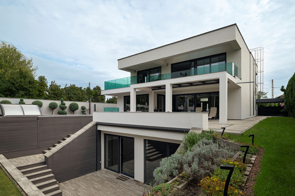 Modern wellness family residence, close to the Danube
