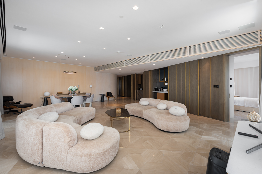 Refined Beachfront Apartment on Palm Jumeirah