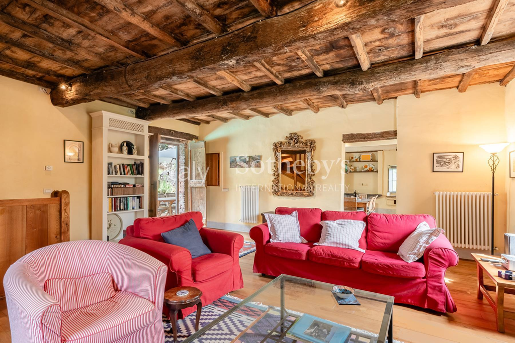 Enchanting Tuscan Country House nestled in the hills of Lucca