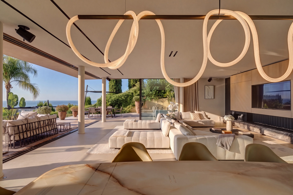 Vallauris contemporary architect villa for sale with five suites, mirror infini…