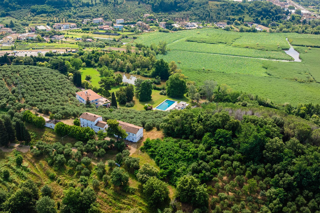 Elegant Tuscan Villa with pool, pond and dépandance