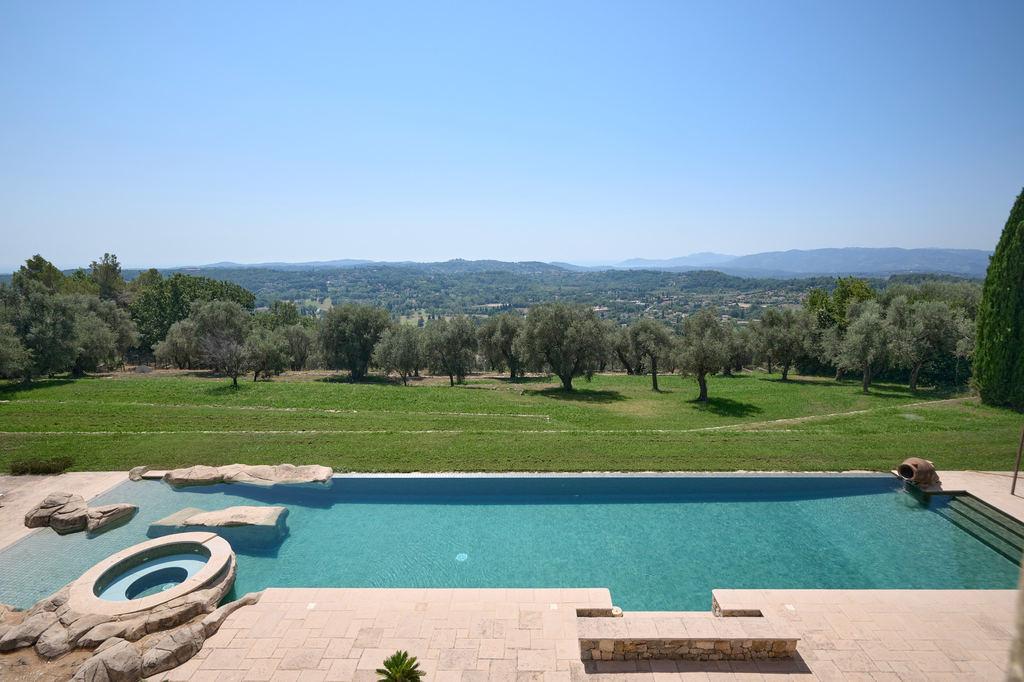 Luxury estate in Châteauneuf-Grasse with panoramic sea views, 625 sqm residence