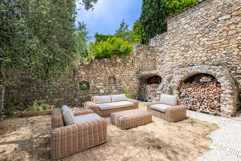 Spéracèdes, renovated 18th century stone farmhouse for sale with olive grove, d…