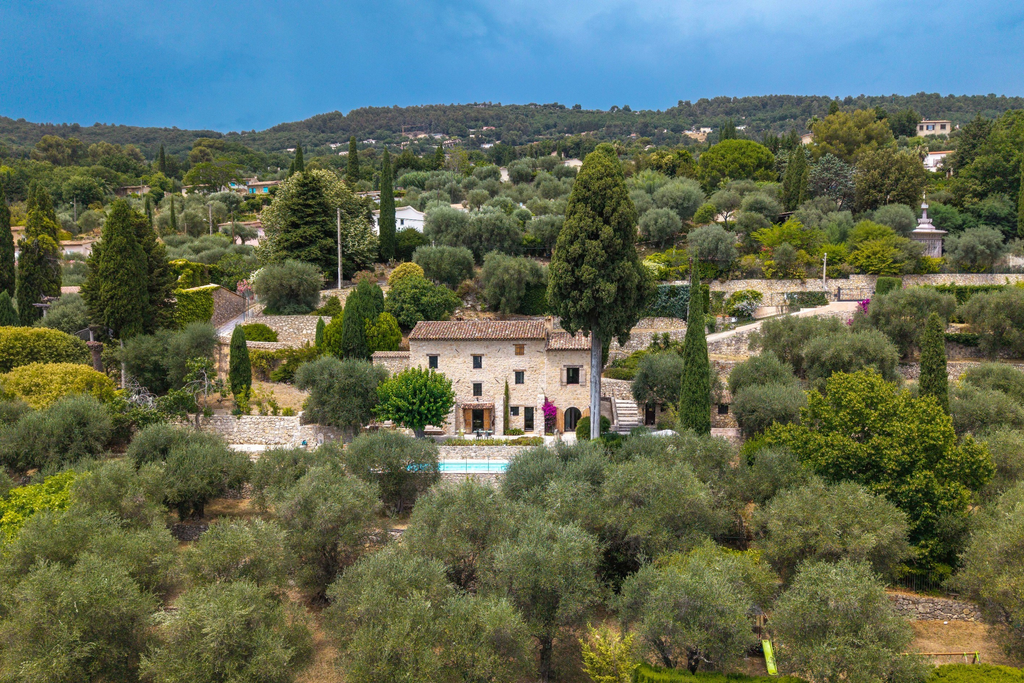 Spéracèdes, renovated 18th century stone farmhouse for sale with olive grove, d…