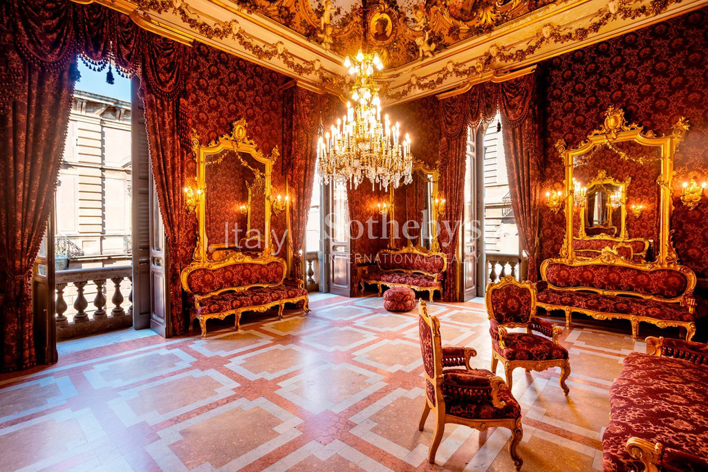 Renaissance Palace in the Heart of Catania