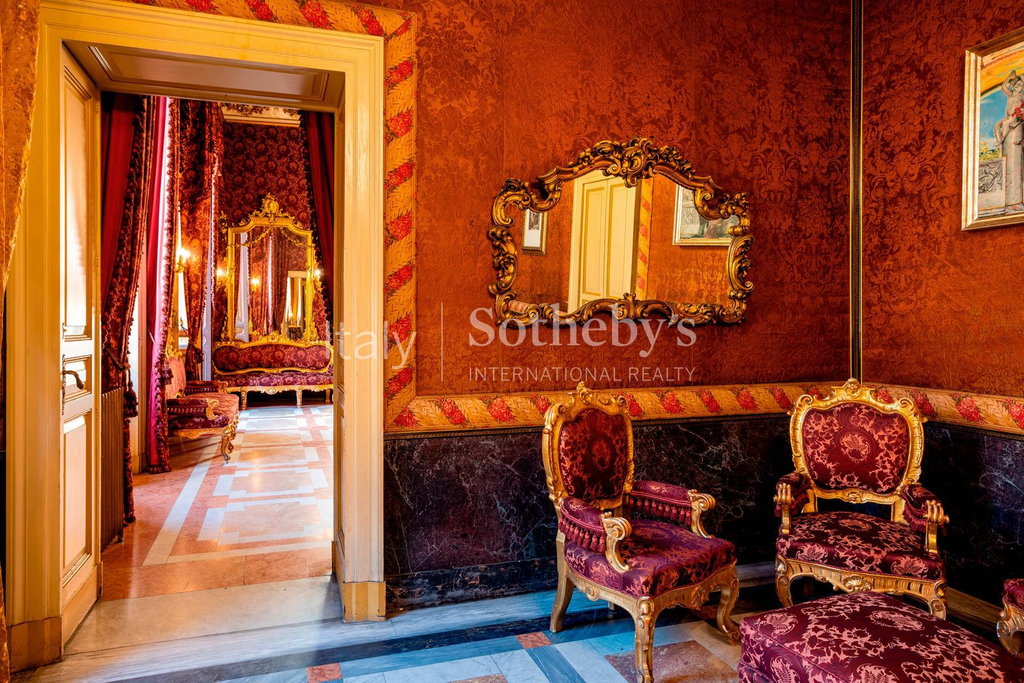 Renaissance Palace in the Heart of Catania
