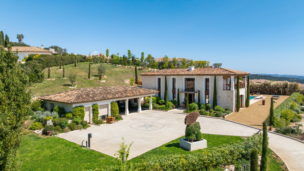 Roquefort-les-Pins villa with pool, 4 bedrooms and open views near Nice airport…