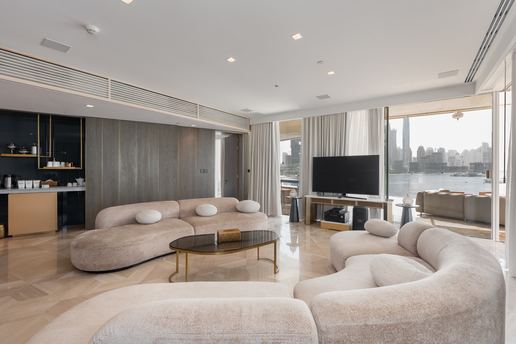 Refined Beachfront Apartment on Palm Jumeirah