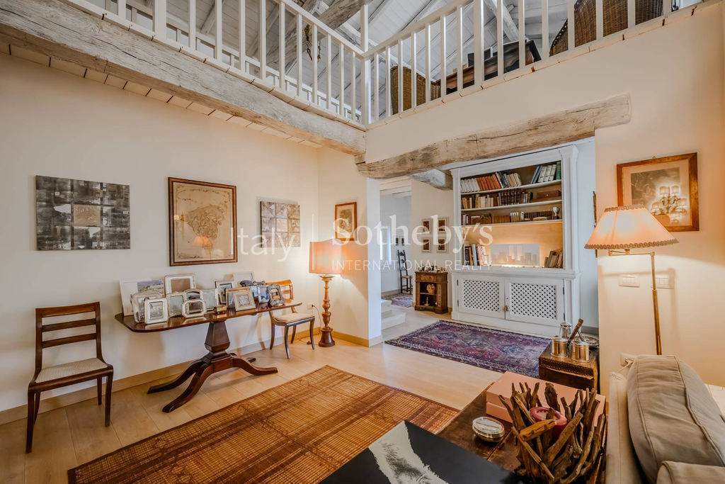 Prestigious farmhouse renovated with charm