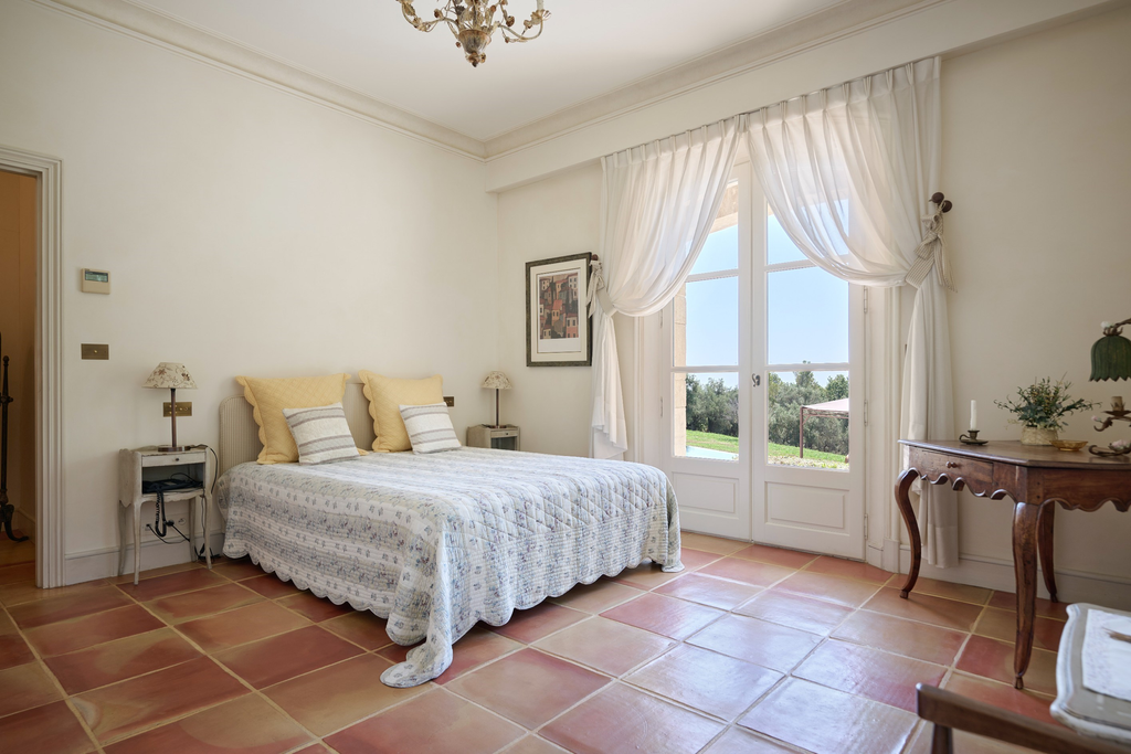 Luxury estate in Châteauneuf-Grasse with panoramic sea views, 625 sqm residence