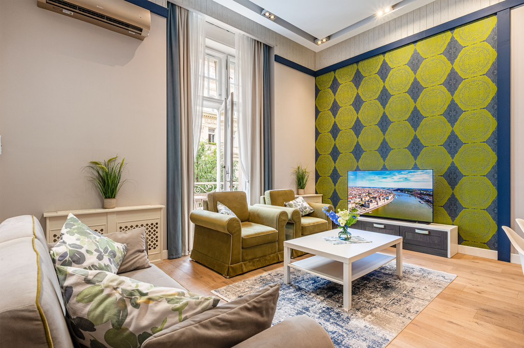 Stunning Luxury Apartment with Parliament Views