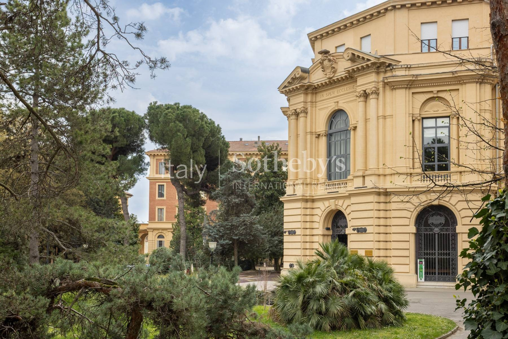 Elegant apartment a stone's throw from the Margherita Gardens.