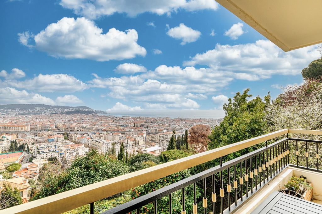 Nice Parc Impérial, duplex apartment with sea view terraces and jacuzzi