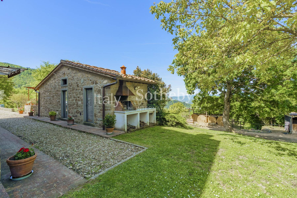 Renovated farmhouse in the Mugello countryside