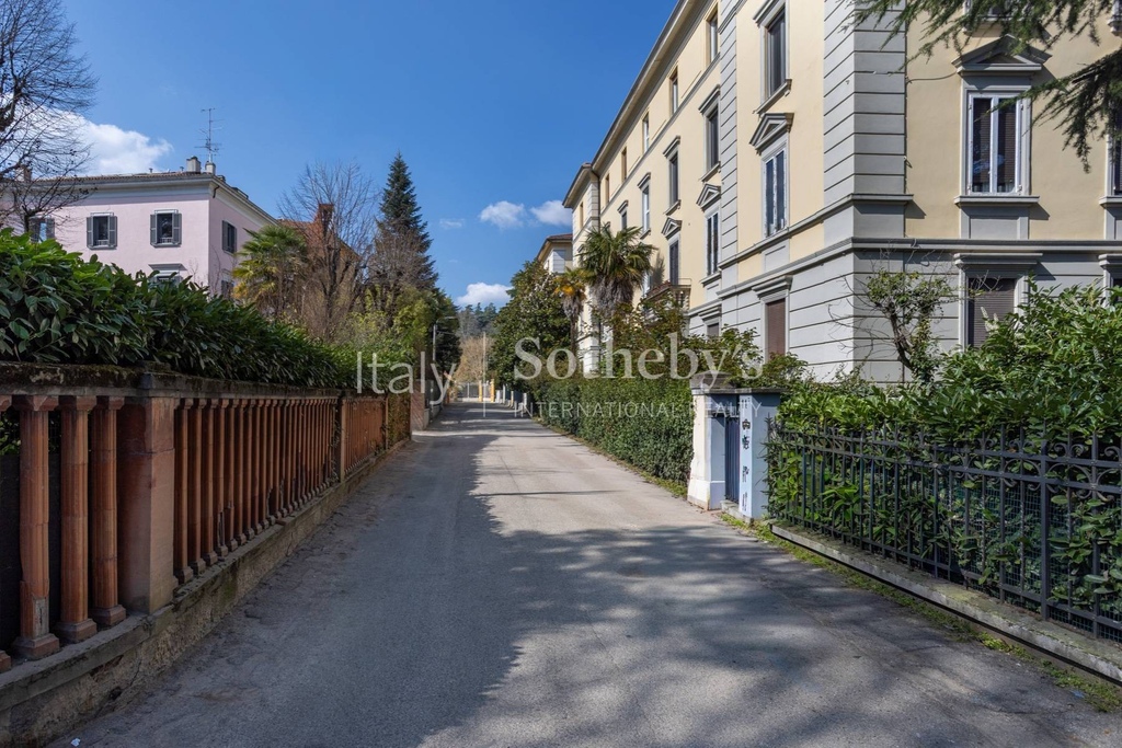 Elegant apartment a stone's throw from the Margherita Gardens.