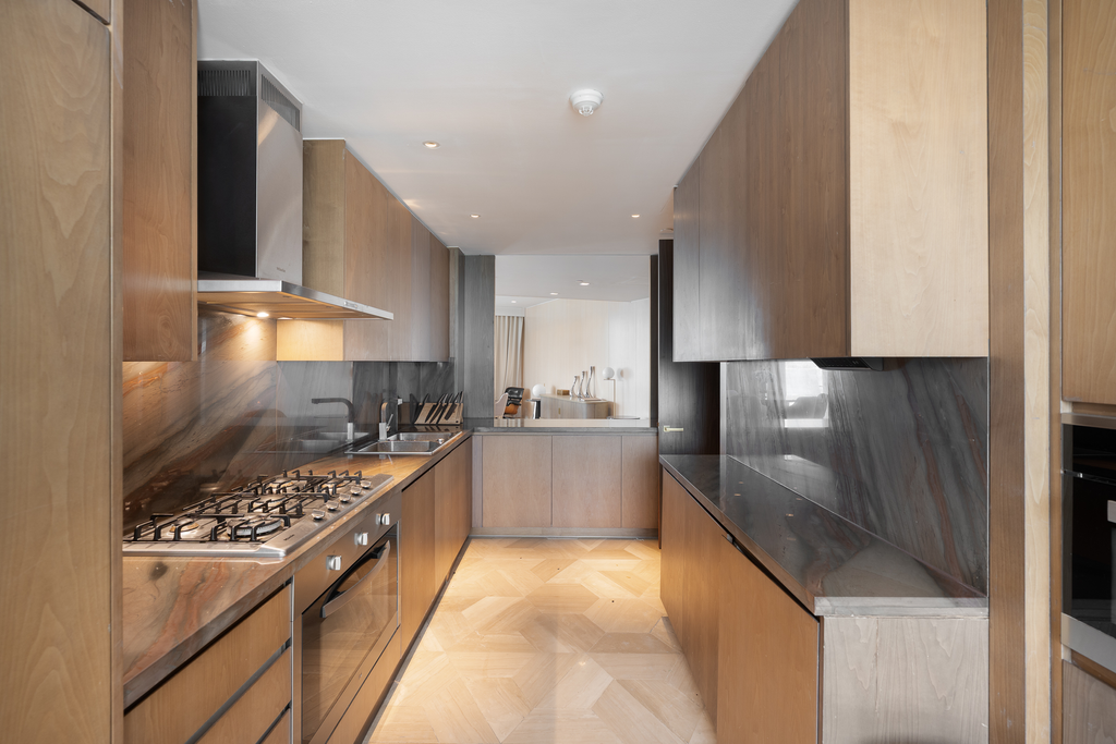 Refined Beachfront Apartment on Palm Jumeirah