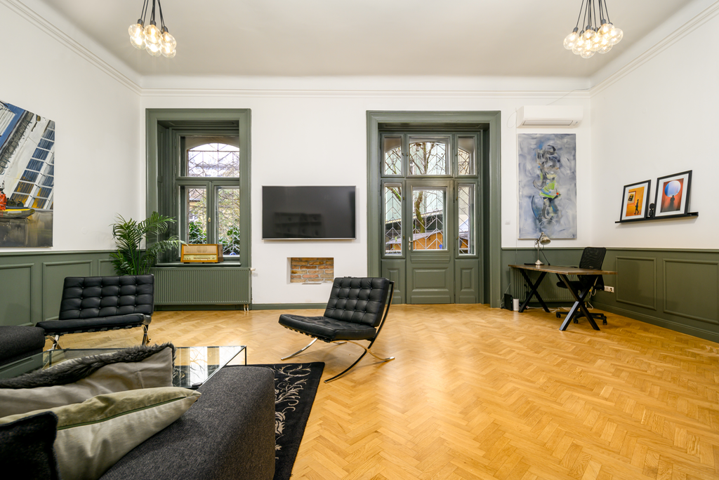 Fully Furnished Family-Friendly Apartment with Private Garden