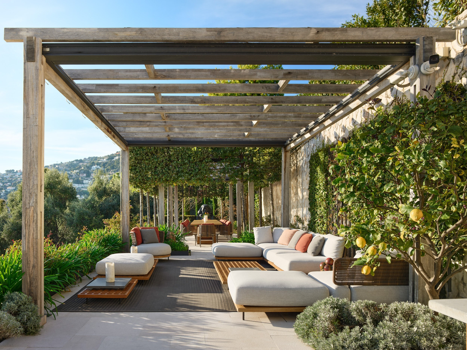 Современное поместье в Вильфранш-сюр-Мер с панорамными видами на залив и Средиземное море