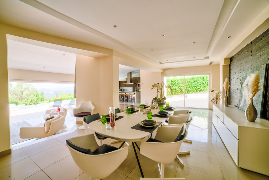 Mouans-Sartoux near Cannes, luxury villa with pool and panoramic views in gated…