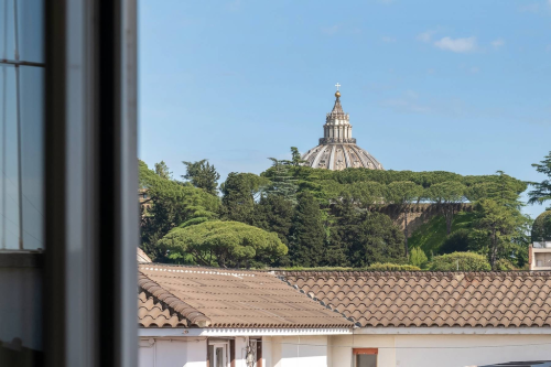 Penthouse overlooking St. Peter’s Dome in Prati area 42897