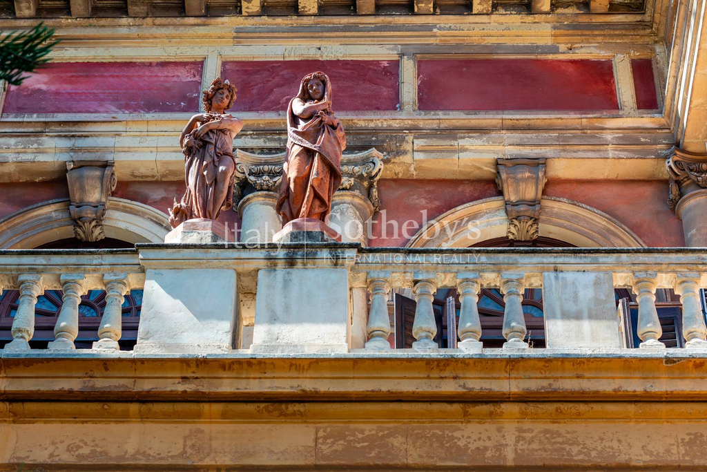 Renaissance Palace in the Heart of Catania