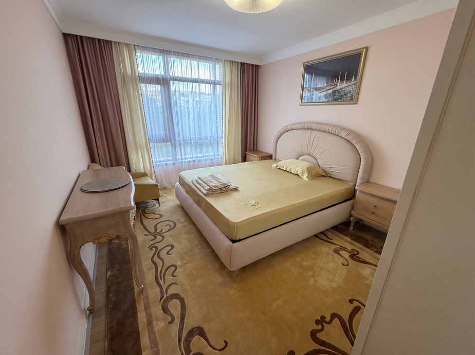 Two unique premium-class properties are available in the Apple Town residential complex.