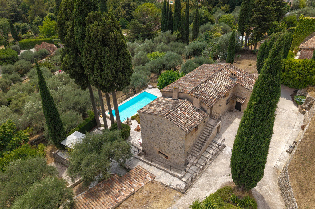 Spéracèdes, renovated 18th century stone farmhouse for sale with olive grove, d…