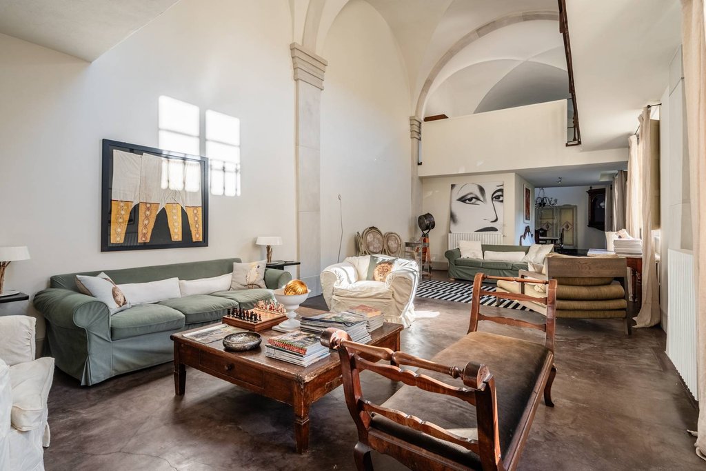 Elegant loft in historic building in Lucca