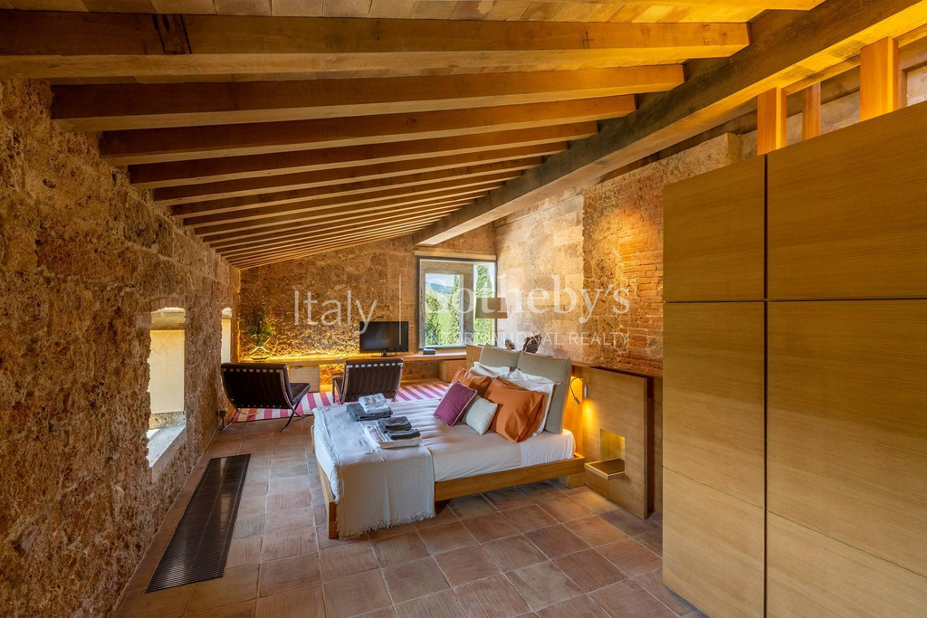 Luxury wine estate on the hills of Siena