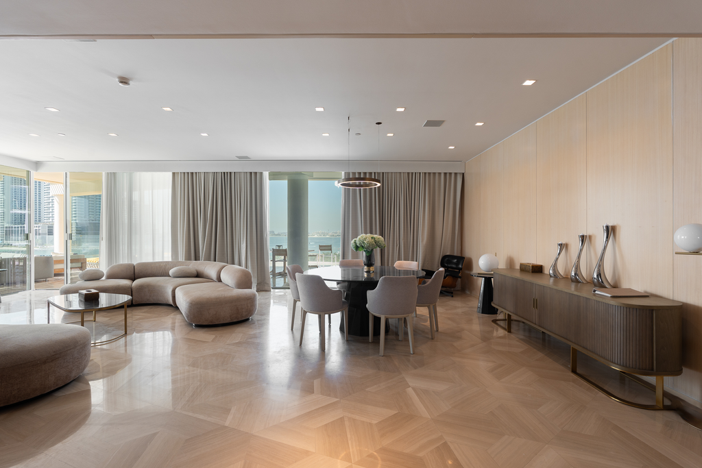 Refined Beachfront Apartment on Palm Jumeirah