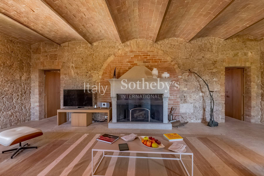 Luxury wine estate on the hills of Siena