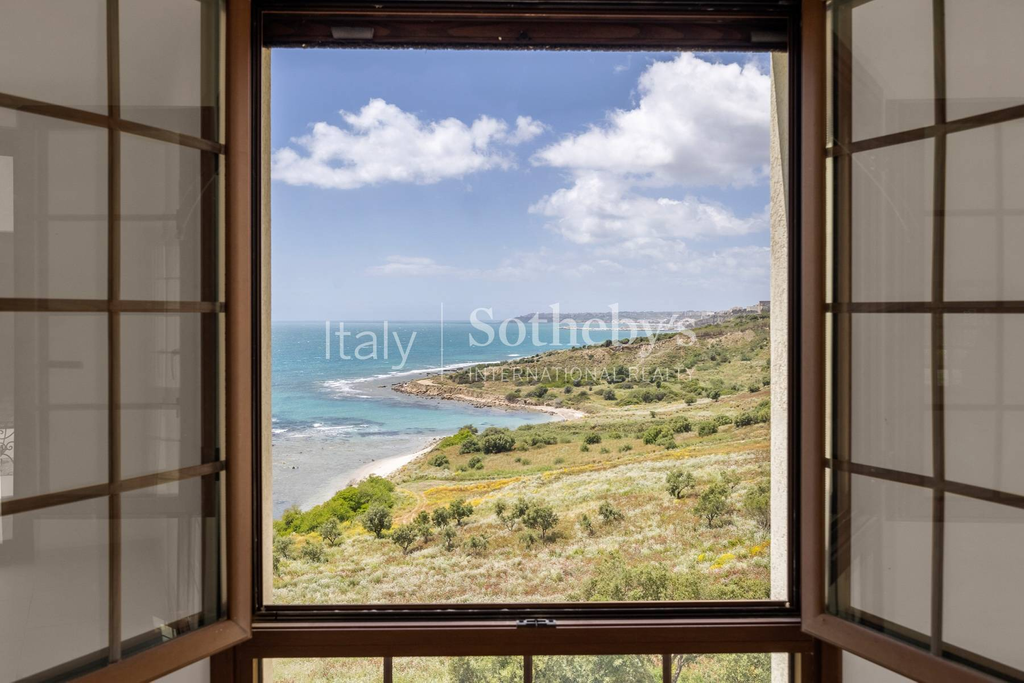 Exclusive Seaside Villa