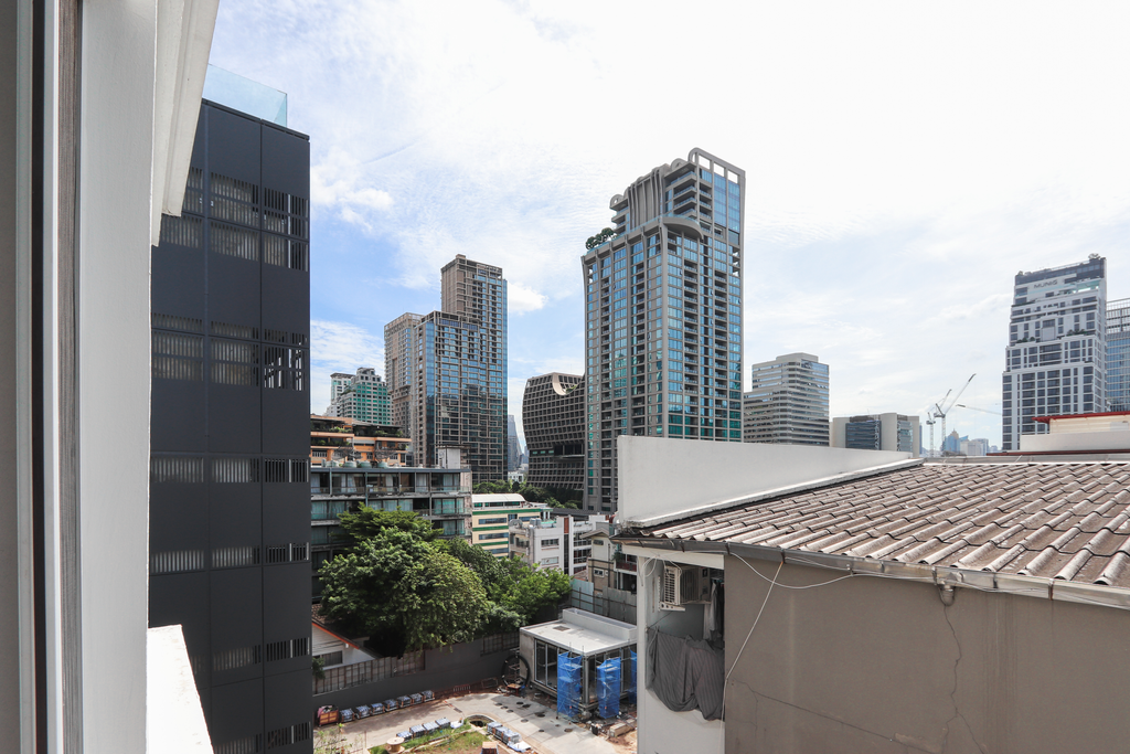 Эксклюзивные резиденции в центре Бангкока: Baan Sarasin Condominium, всего 1 км от BTS Ratchadamri.