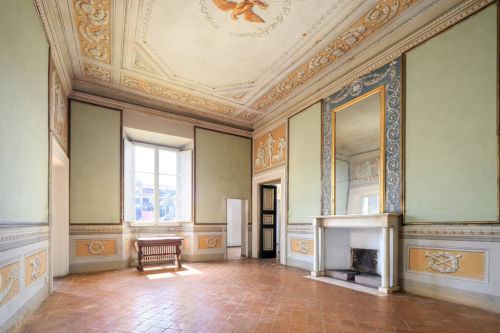 Bright frescoed apartment in the heart of Lucca 42883