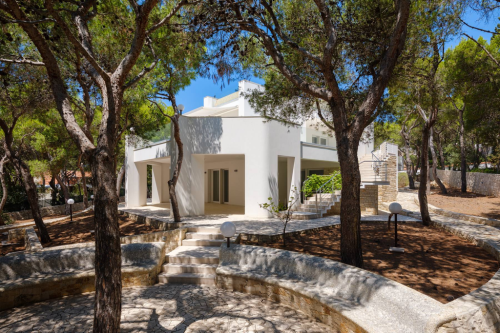 Prestigious villa with sea view pool 42979