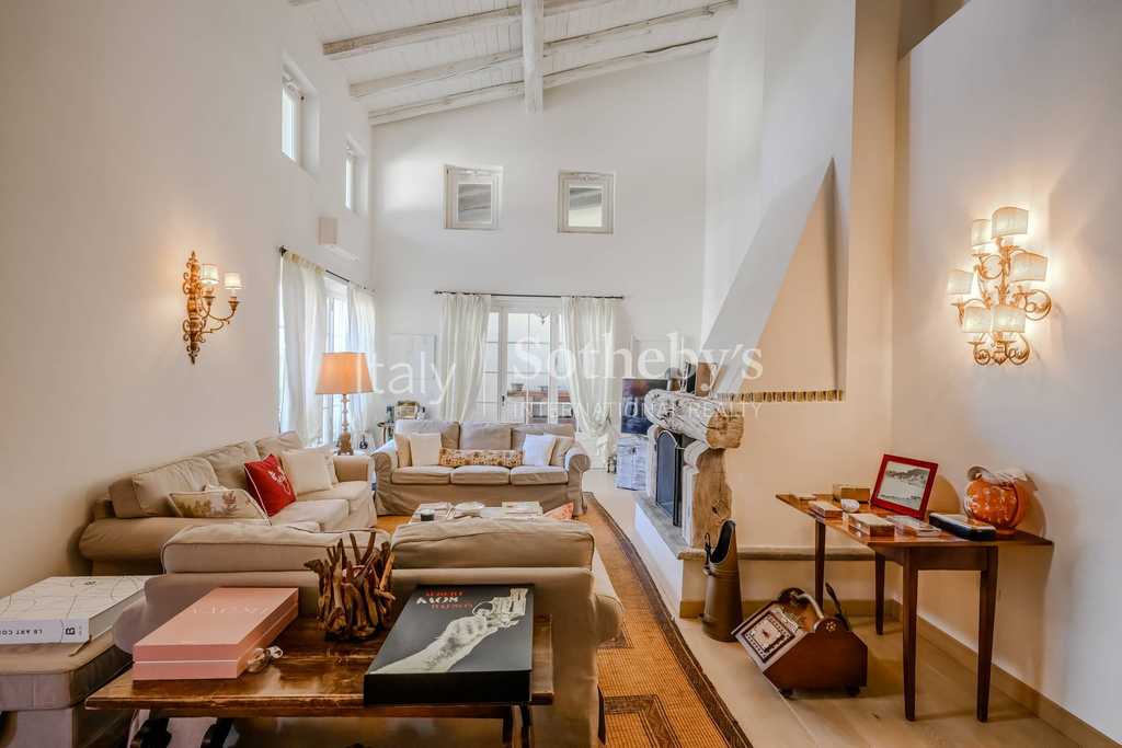 Prestigious farmhouse renovated with charm