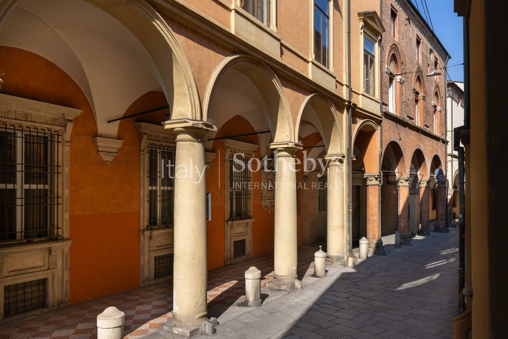 Elegant apartment a stone's throw from the Margherita Gardens.