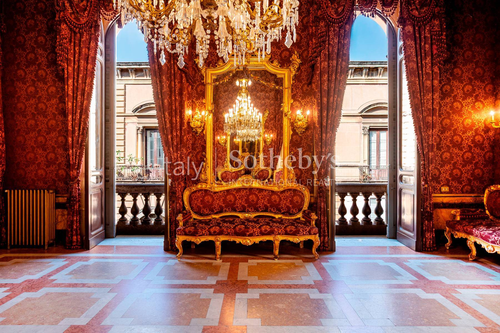 Renaissance Palace in the Heart of Catania