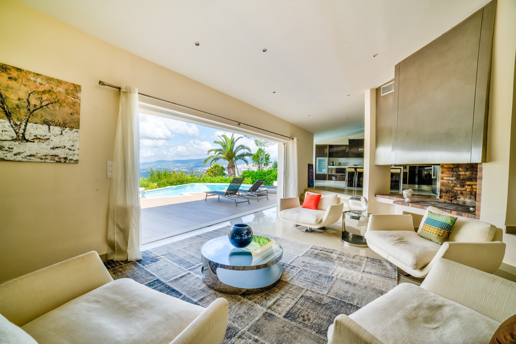 Mouans-Sartoux near Cannes, luxury villa with pool and panoramic views in gated…