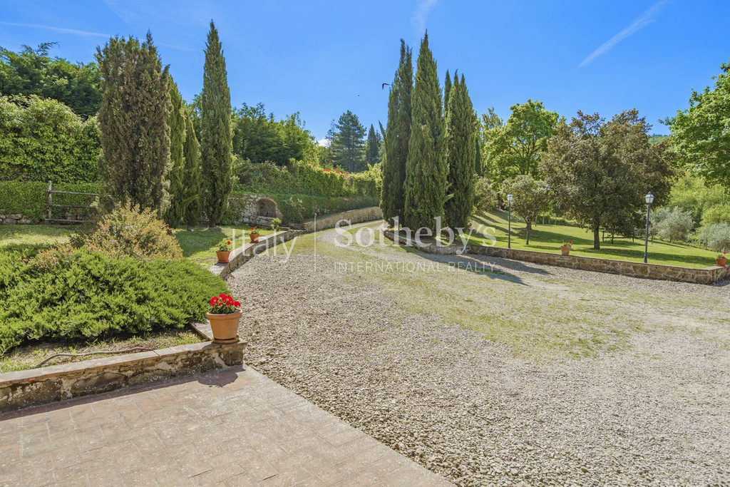 Renovated farmhouse in the Mugello countryside