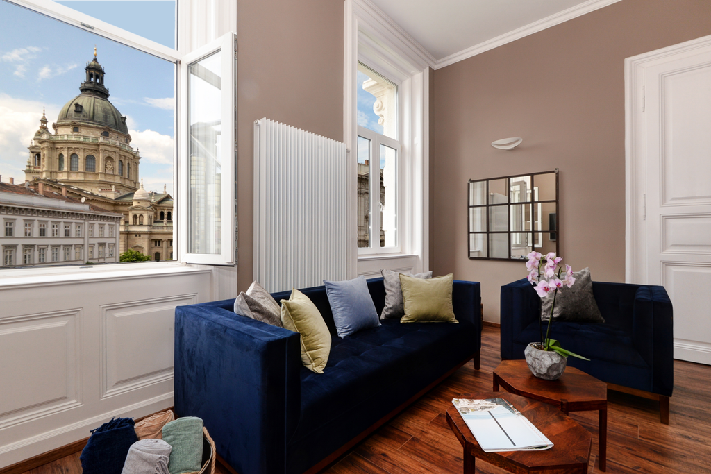 Luxury Italian-style apartment with Basilica view