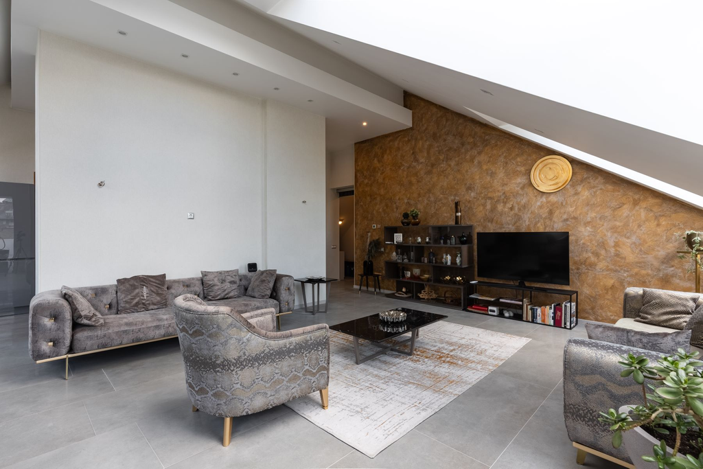 Exquisite Penthouse with Basilica Views on Andrássy Avenue