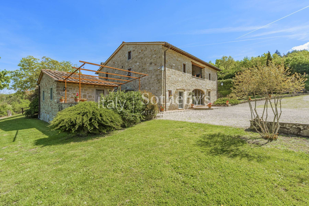 Renovated farmhouse in the Mugello countryside