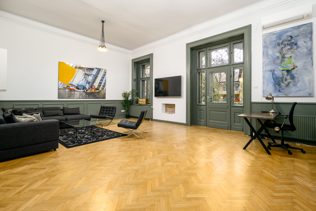 Fully Furnished Family-Friendly Apartment with Private Garden